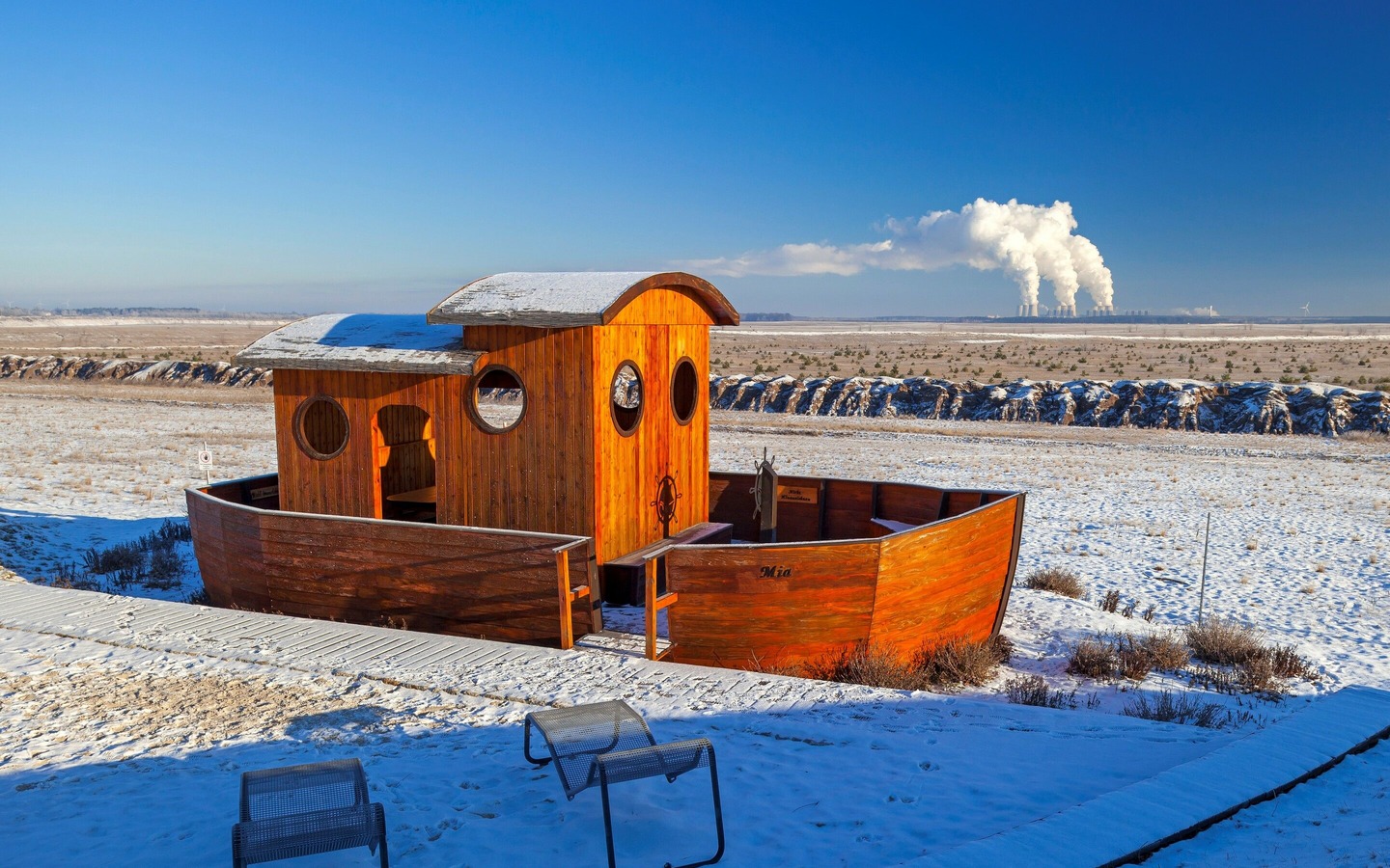 Holzboot Mia am winterlichen Cottbuser Ostsee (Foto: Andreas Franke)