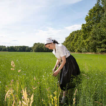 Arbeitstracht auf der Wiese &copy;Peter Becker