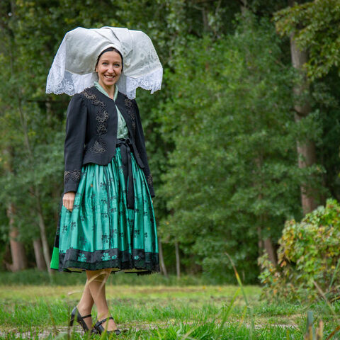 Kirchgangstracht Burg &copy;Peter Becker