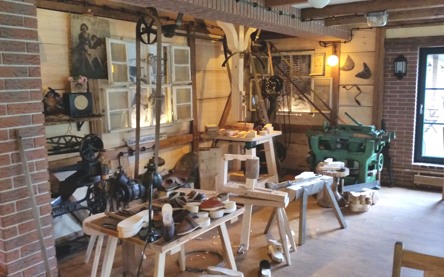 Schauhandwerk Holzpantoffelmcher