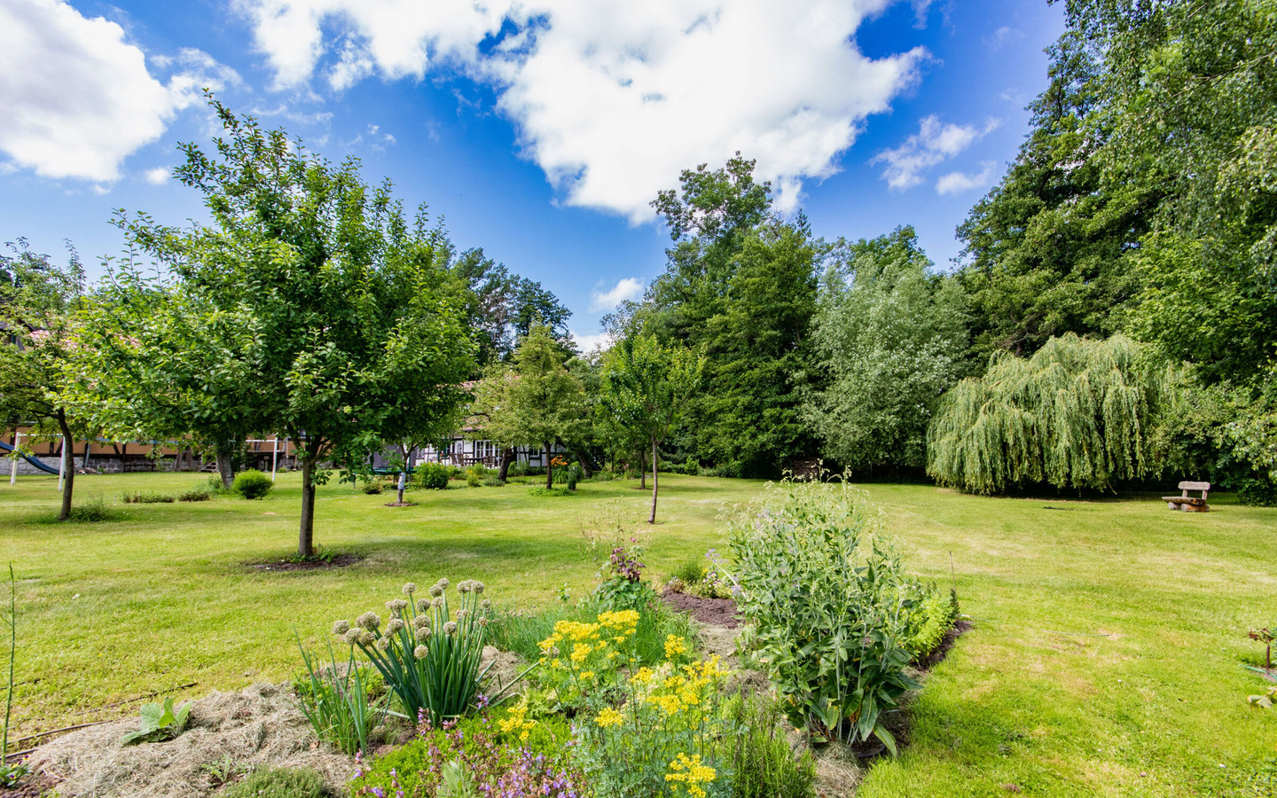 Garten mit Streuobstwiese