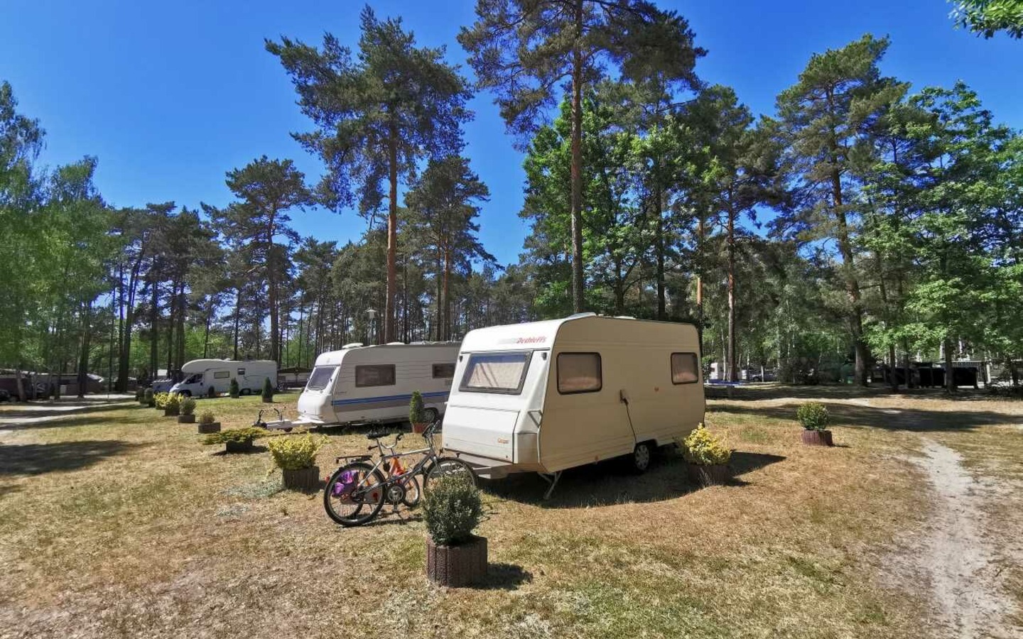 Urlaubscamping Standplatz, Foto: ReFanCard, Lizenz: Waldcamping Am Gro&szlig;see
