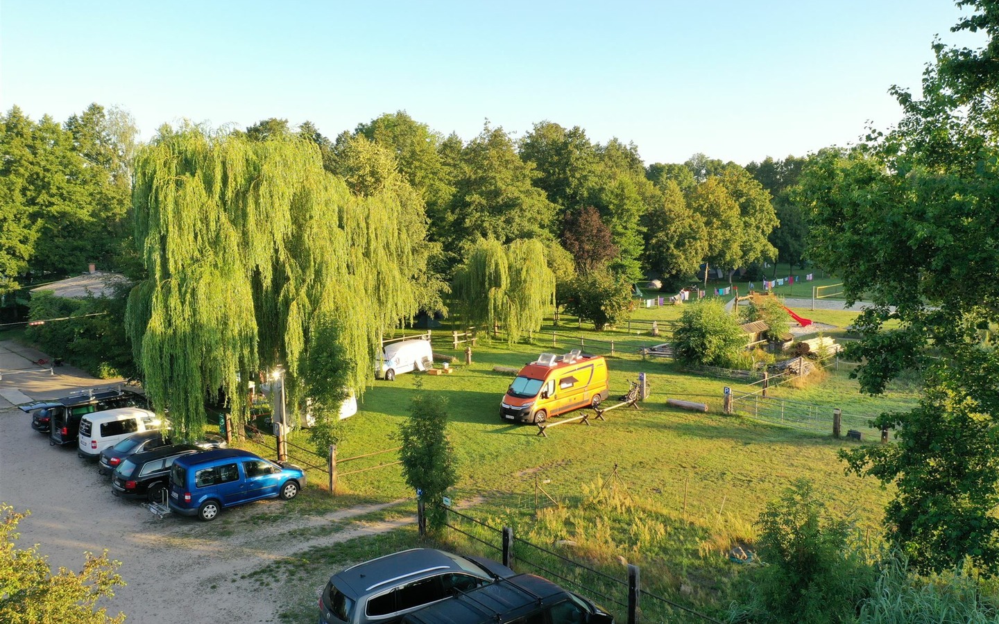 Zelten am Ostgraben, Foto: Bernd Seyberth, Lizenz: Amt Burg (Spreewald)