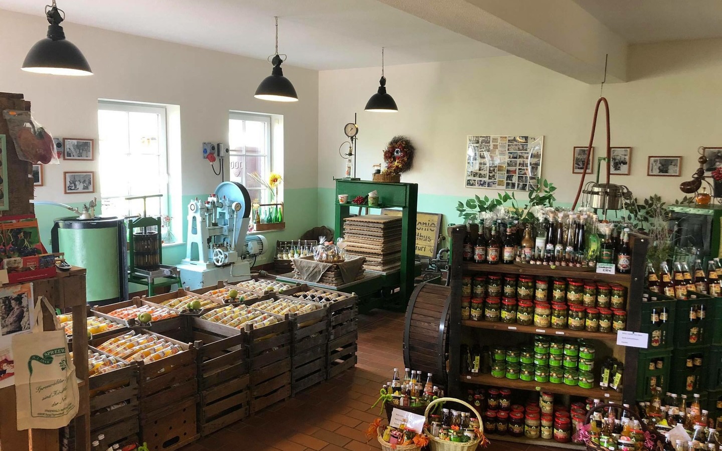 Saftladen der Mosterei Jank in Burg (Spreewald), Foto: Mosterei Jank, Lizenz: Amt Burg (Spreewald)
