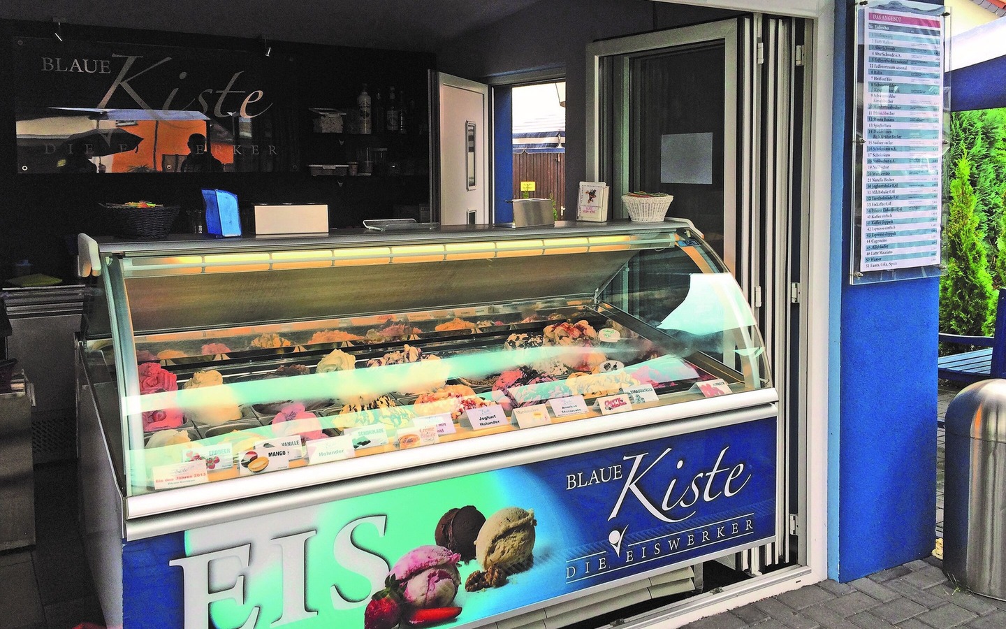 Blaue Kiste Die Eiswerker, Foto: Michael Sch&ouml;n, Lizenz: Amt Burg (Spreewald)