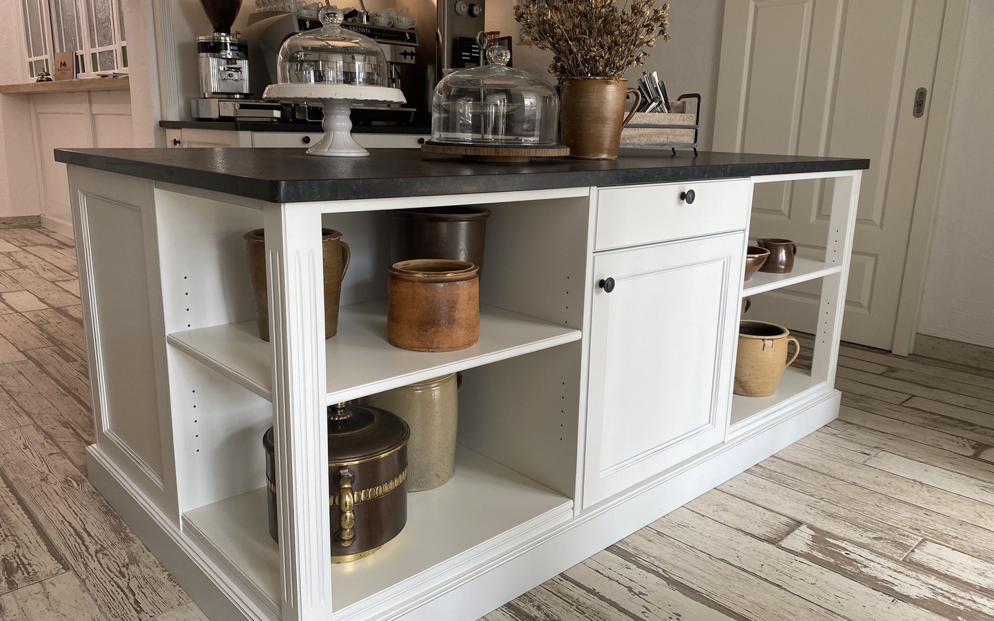 Platz f&uuml;r das Fr&uuml;hst&uuml;cksbuffet, Foto: J&ouml;rdis Urban, Lizenz: Haus Stenziger