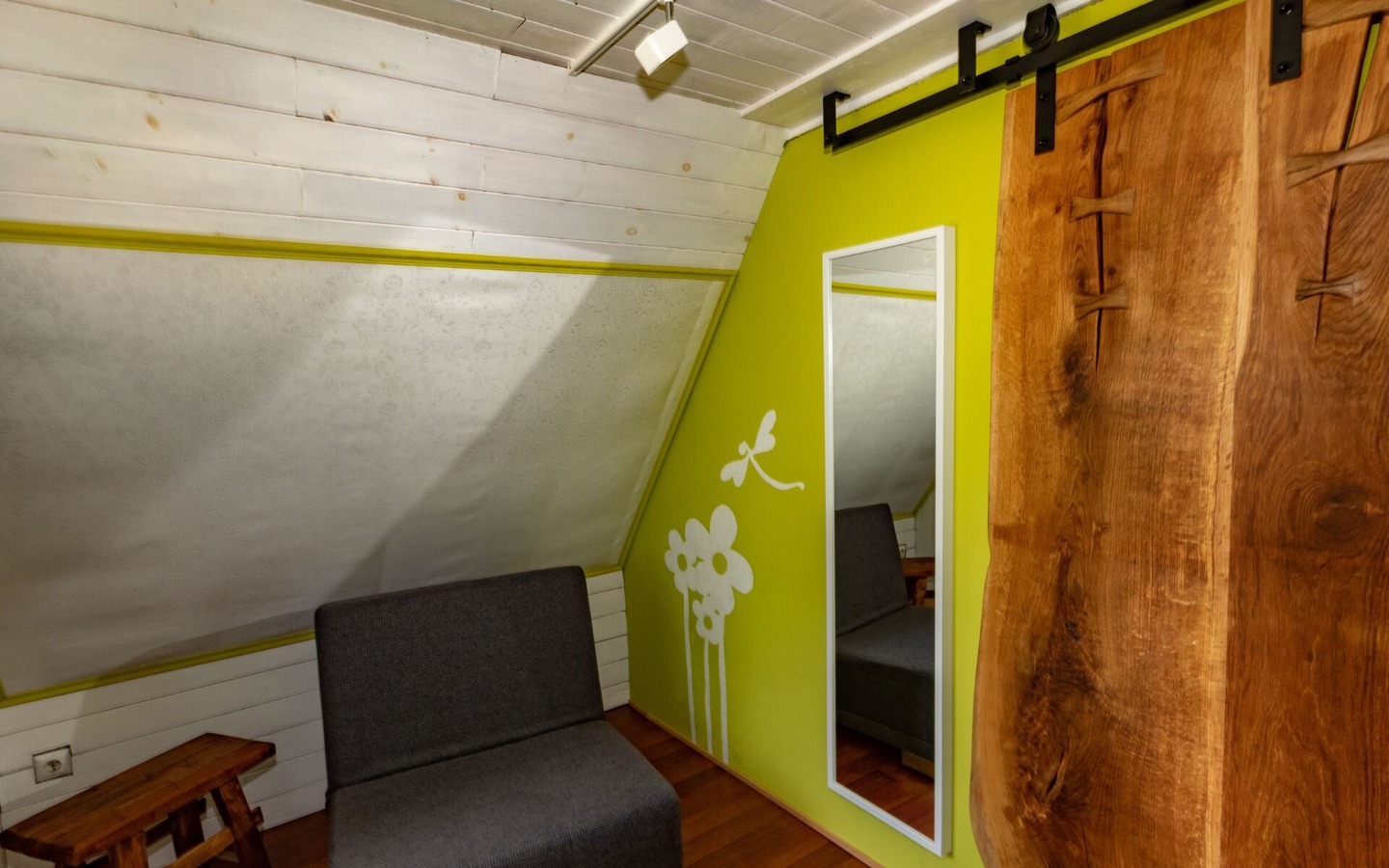 Ankleide mit G&auml;stebett, Foto: Simone Grabitz-Achinger, Lizenz: Simone Grabitz-Achinger