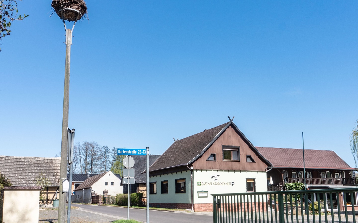 ... mit Storchennest