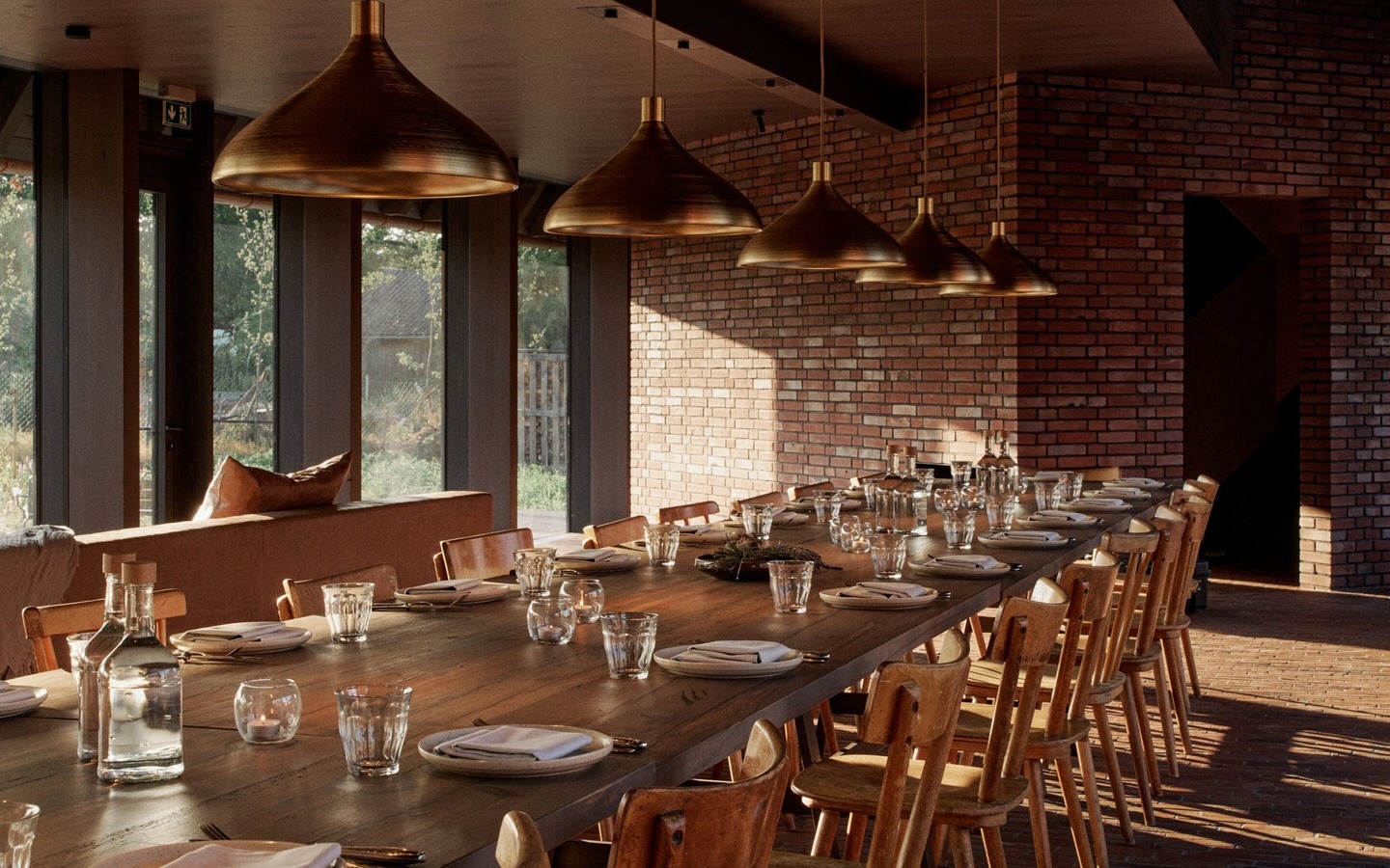 Scheune mit gedecktem Tisch, Foto: Tobias K&ouml;nig, Lizenz: Michelberger Farm