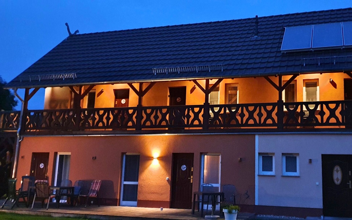 Ferienanlage bei Nacht, Foto: Yvonne Scherbatzki, Lizenz: Amt Burg (Spreewald)