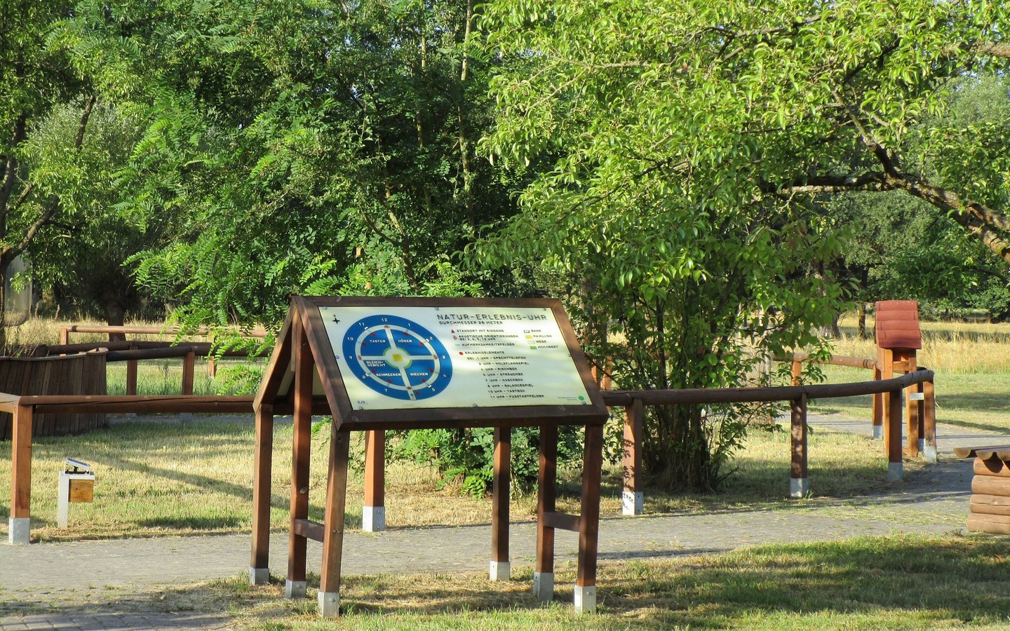 Natur-Erlebnis-Uhr auf dem Schlossberghof, Foto: I. R&uuml;ffreck (BR Spreewald), Lizenz: LfU Brandenburg